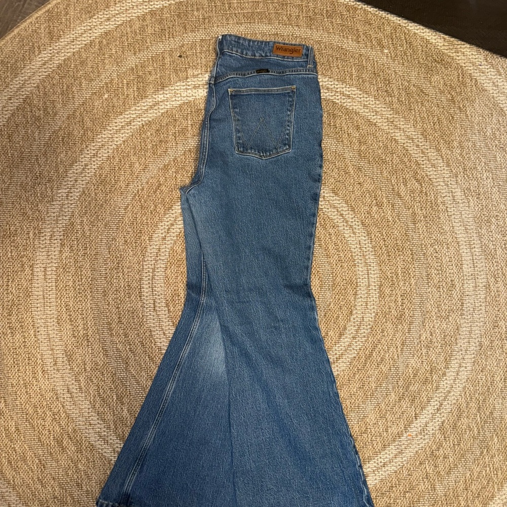 Wrangler High Rise Fierce Flare Jeans Size 14